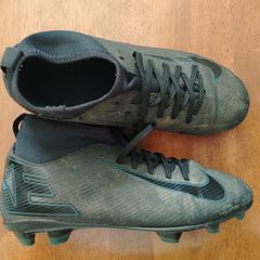 Girls Nike football boots size 5.5 (38.5)