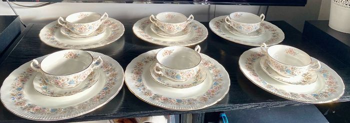 Paragon Meadowvale 18pcs Set China