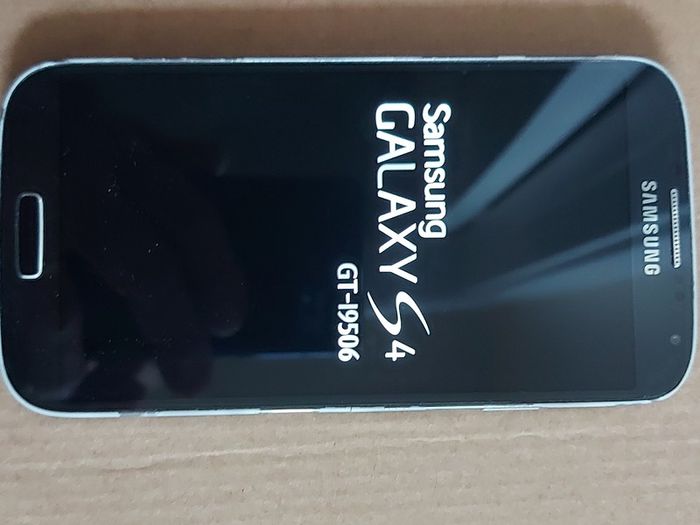 Samsung Galaxy S4, Model GT-19406, 16GB, working great and in excellent condition