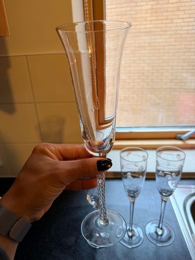 champagne glasses