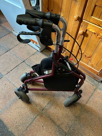 tri wheel walker