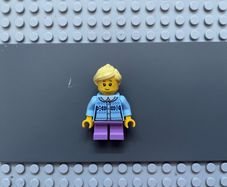 lego holiday hol111 Girl minifigure - Fair Isle Sweater, Bright Light Yellow Ponytail, Lavender Legs Short, Freckles