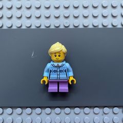 lego holiday hol111 Girl minifigure - Fair Isle Sweater, Bright Light Yellow Ponytail, Lavender Legs Short, Freckles