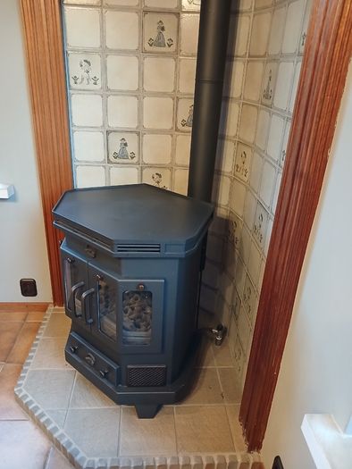 Natural gas stove.