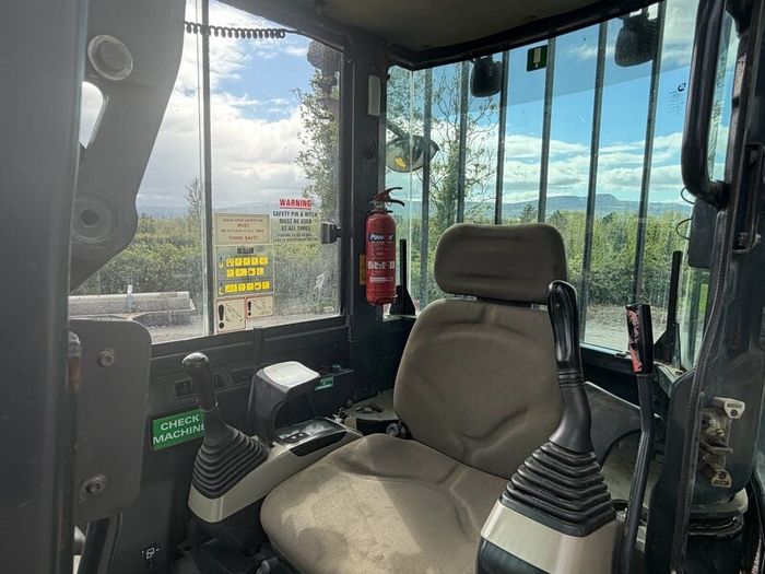 KOMATSU 5 tonne digger