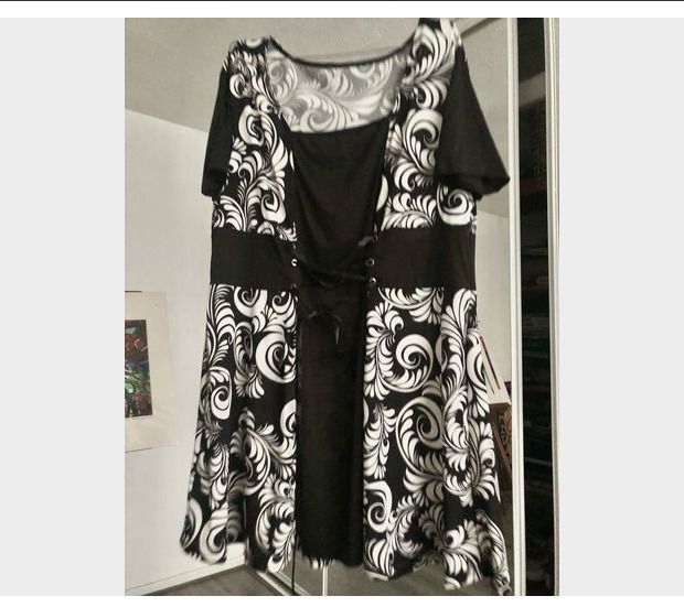 Lovely Corset Style Dress size 20