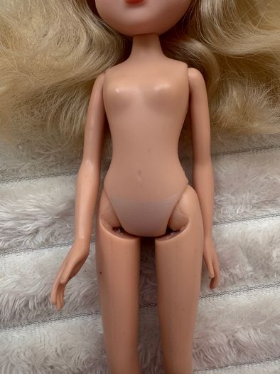 2009 MGA Moxie Girlz  Avery Nude Used Please see photos