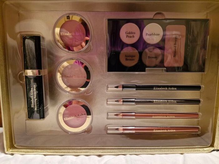 Elizabeth Arden Make Up Set - Absolute Bargain