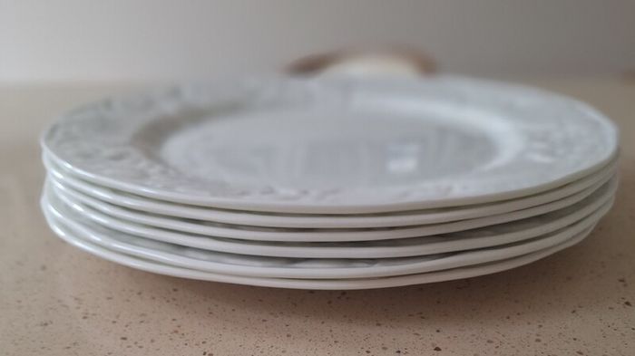 Wedgwood Strawberry & Vine Dinner Plates