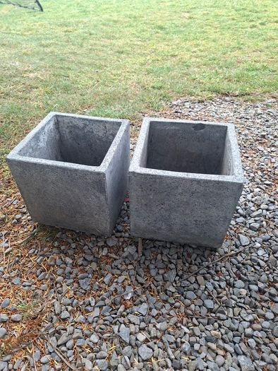 Set of grey pots / front door / patio