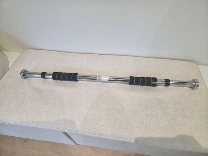 Adjustable ultrasport pull up bar for door frame