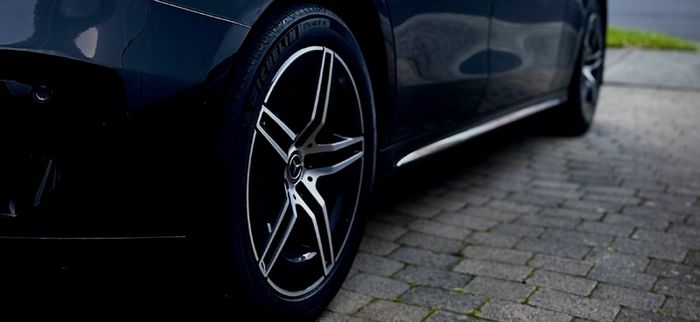 Mercedes 19" alloys tires
