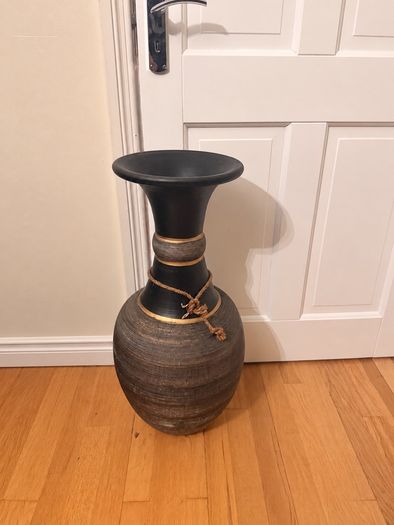 large decorative floor vase / ornament