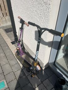 2 kids scooters