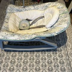 Baby Rocker with gentle vibration