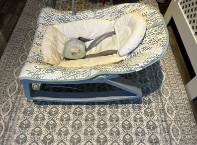 Baby Rocker with gentle vibration