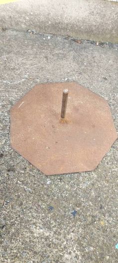 metal stand ,sold as seen,,nice weight to it ,buyer collects or pays postage thank you