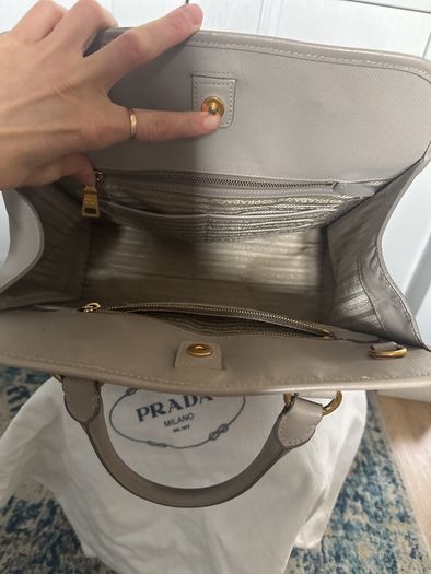 Amazing lather Prada bag, still in a very good condition.see photos