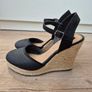 Woven wedge sandals Image 2