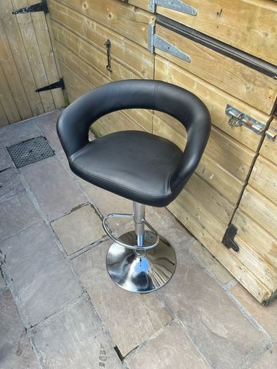Black Faux Leather Adjustable Salon Chair