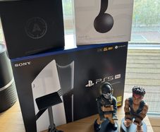 ps5 pro 2tb digital with accessories as new