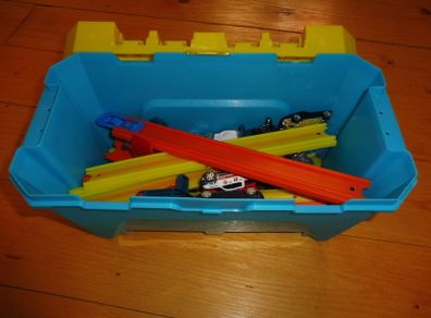 Hot Wheels Race Track with 22 hot wheels cars