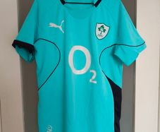 Vintage Puma 2010/11 Ireland Rugby away jersey