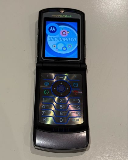Motorola RAZR V3 Retro Flip Phone + Charger - Gunmetal Gray (Factory Reset / Tested)
