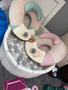 kids play pin / chairs