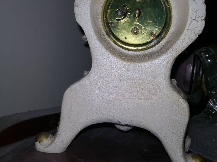 Manual winding ceramic clock