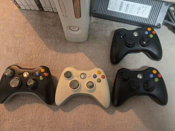 Xbox 360 Console 20GB 4 Controllers PSU Games Halo COD FIFA NFS Bundle