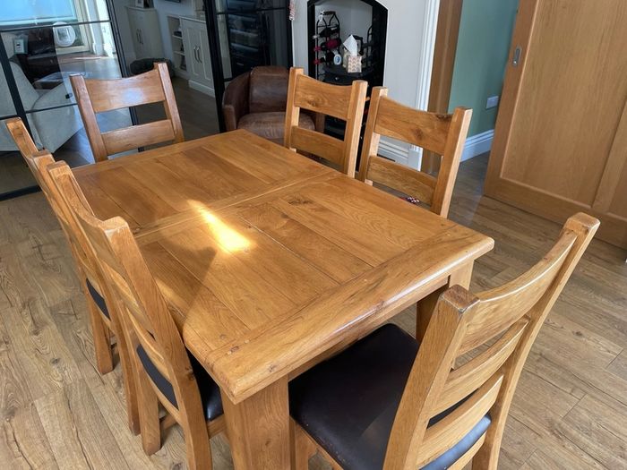 Extendable Oak Dining table and Chairs