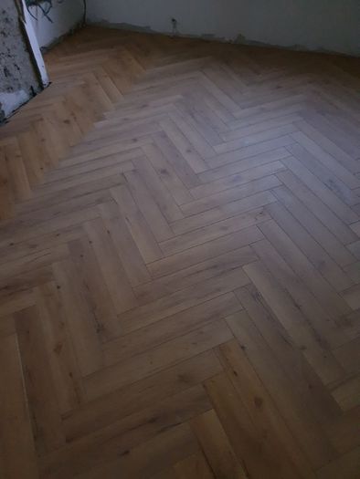 Laminate floor flooring  service