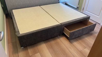 bed frame with 2 drawers king size (damaged corner)