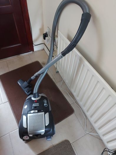HOOVER Enigma Vacuum Cleaner Model No. TE70, Great suction and in excellent condition