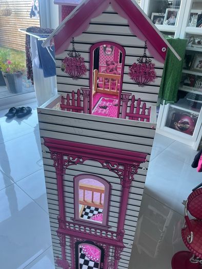 dolls house