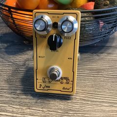 BELCAT Engineering R-Fuzz pedal
