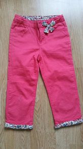 As New - Age 7 to 8 Years An Adorable Pair of LC Waikiki Girls 3/4 Leg Pants - With Waist Adjusters. - E