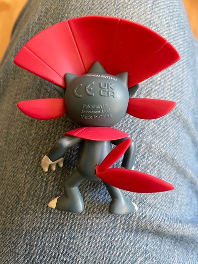 Pokemon Weavil Figure 3"