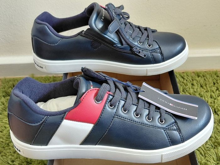 Tommy Hilfiger Unisex Leather Footwear Low Cut Lace-Up Sneaker Blue UK-6.5/EUR-40 Style:T3B4-30509-0739800-/Blue-2024