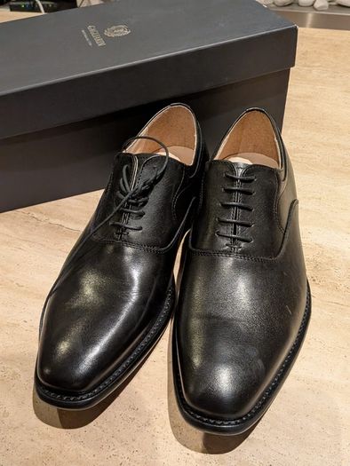 Men's leather dress shoes