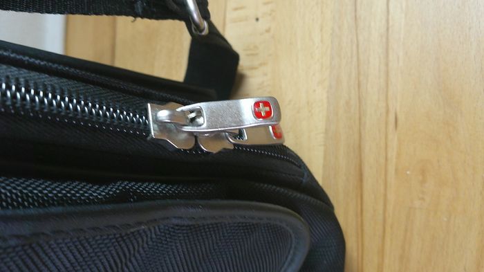 Wenger Swiss Army Laptop Messenger Bag Black Nylon Briefcase Fits Up To 15.6"