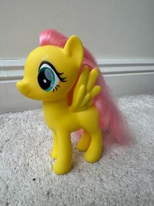 Hasbro My Little Pony Fluttershy Yellow Pink Butterfly Brushable G4 MLP 2016 Used Please see photos