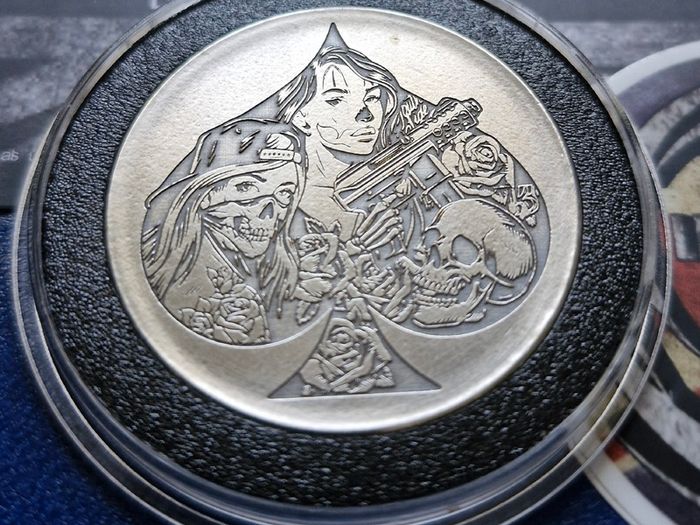 Liquid Metals These Streets .999  silver 30 Gram Round UK