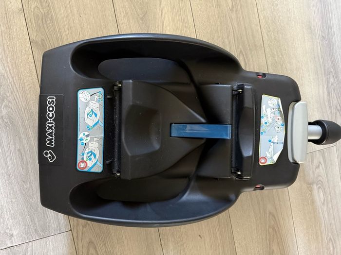 Maxi Cosi CabrioFix car seat with isofix