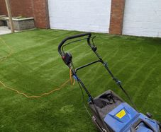 Hyundai 1600W 15'' 38cm Artificial Grass Sweeper