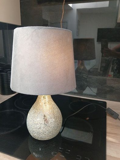 Cracked glass table lamp
