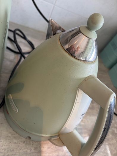DeLonghi Toaster and Kettle Set Sage Green
