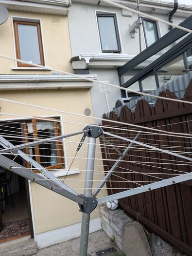 Outdoor clothes line