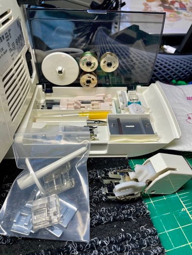 Singer (Made by Juki) Professional XL-10/CXL/Futura 6000 Sewing and Embroidery Machine - Serviced - Very high quality machine!
